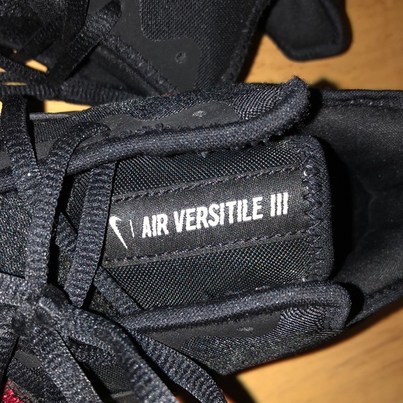 2018 NIKE AIR VERSITILE III RED SPORT - Picture 2 of 3